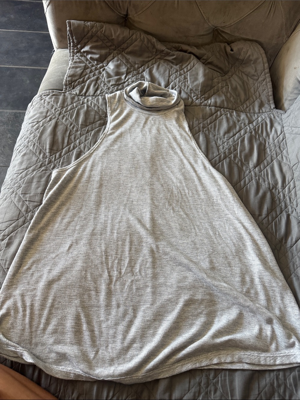 Sleeveless Ribbed Turtleneck Throw Top in Light Gray
